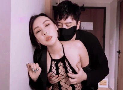 Bà xã bán thân cho sếp để trả nợ thay chồng